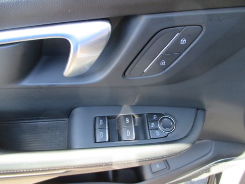 Used 2025 Buick Enclave Sport Touring AWD/4WD image 13