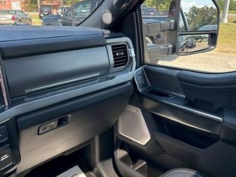 Used 2025 Ford F250 Platinum image 26