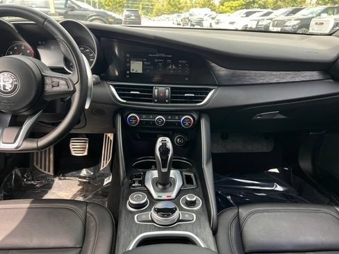 Used 2022 Alfa Romeo Giulia Sprint RWD image 16