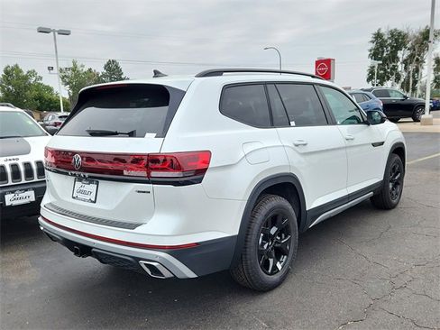 New 2026 Volkswagen Atlas Peak Edition image 3