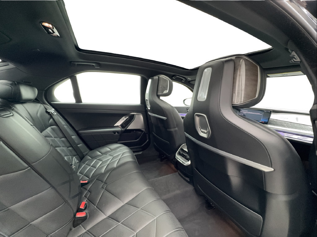 Used 2024 BMW 740i RWD image 29