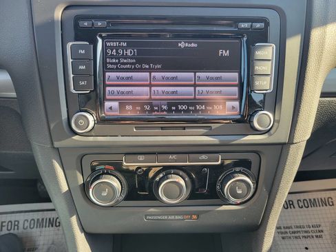 Used 2013 Volkswagen Golf TDI image 16