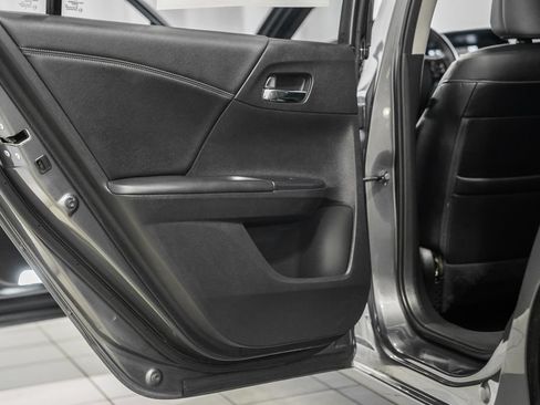 Used 2017 Honda Accord EX-L image 33