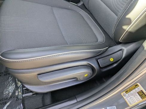 Certified 2025 Hyundai Venue Limited FWD image 14