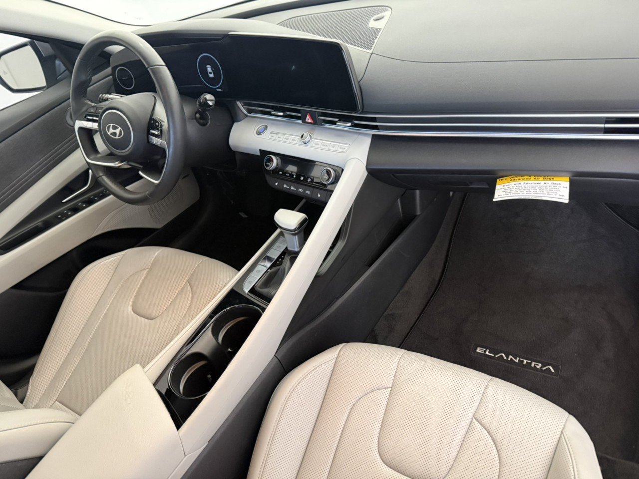 Used 2025 Hyundai Elantra Limited FWD image 11