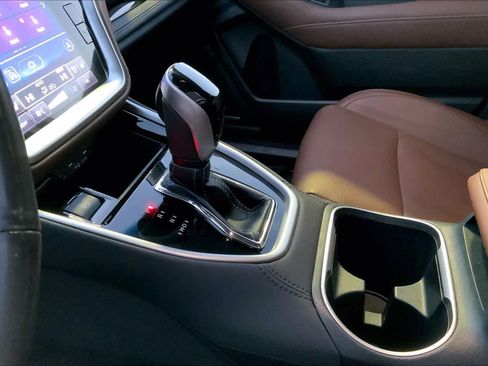 Used 2022 Subaru Outback Touring w/ Popular Package #2 image 17