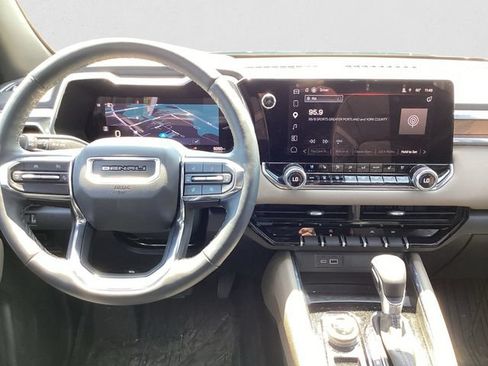 Used 2025 GMC Canyon Denali AWD/4WD image 9