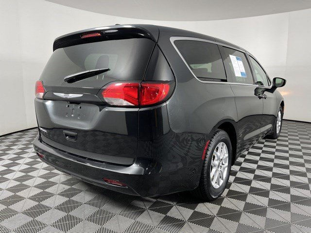 Used 2023 Chrysler Voyager LX FWD image 8
