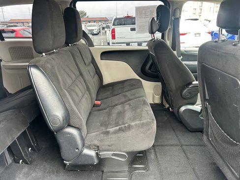 Used 2015 Dodge Grand Caravan SE image 30