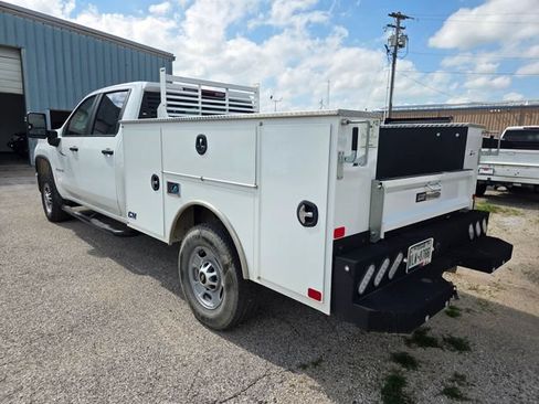 Used 2024 Chevrolet Silverado 2500 W/T w/ WT Convenience Package AWD/4WD image 2