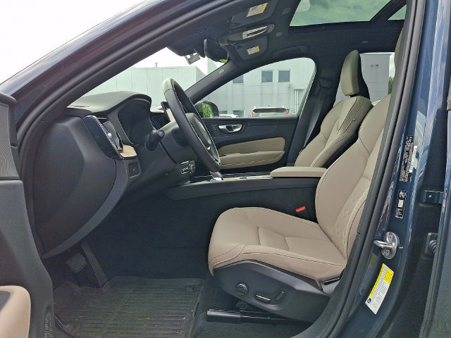 Used 2026 Volvo XC60 B5 Plus AWD/4WD image 13