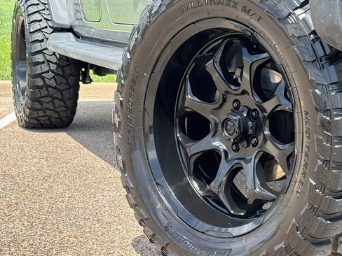 Used 2023 Jeep Gladiator Sport AWD/4WD image 2