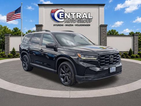 Used 2023 Honda Pilot Sport image 1