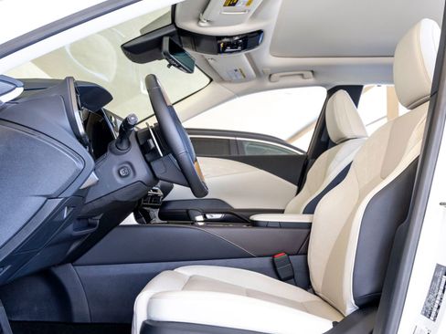 Used 2026 Lexus RX 450h AWD w/ Convenience Package image 16