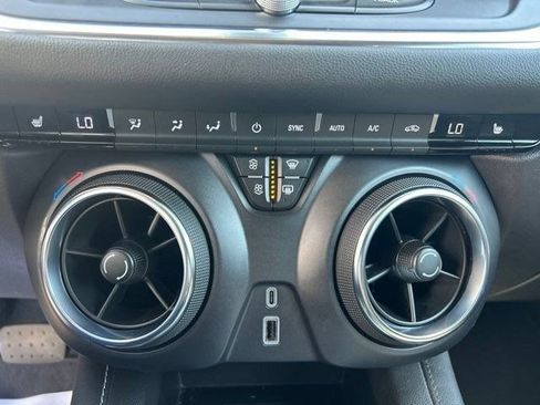 Used 2025 Chevrolet Blazer LT FWD image 33