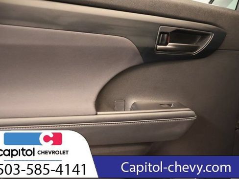 Used 2022 Toyota Highlander LE AWD/4WD image 29