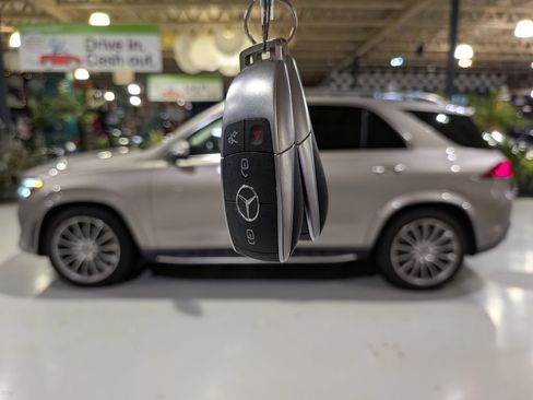 Used 2022 Mercedes-Benz GLE 450 4MATIC image 4