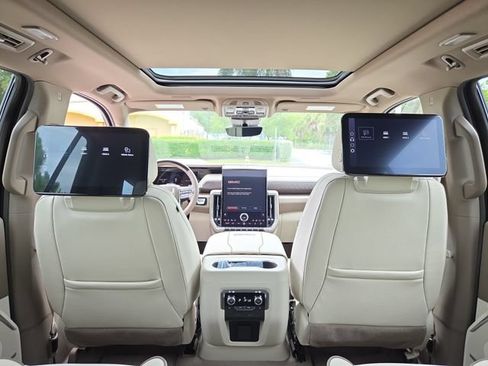 New 2026 GMC Yukon Denali w/ Denali Reserve Package AWD/4WD image 14