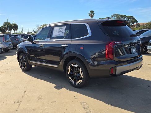 New 2025 Kia Telluride S image 6
