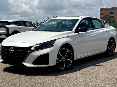 New 2025 Nissan Altima 2.5 SR w/ SR Premium Package image 2