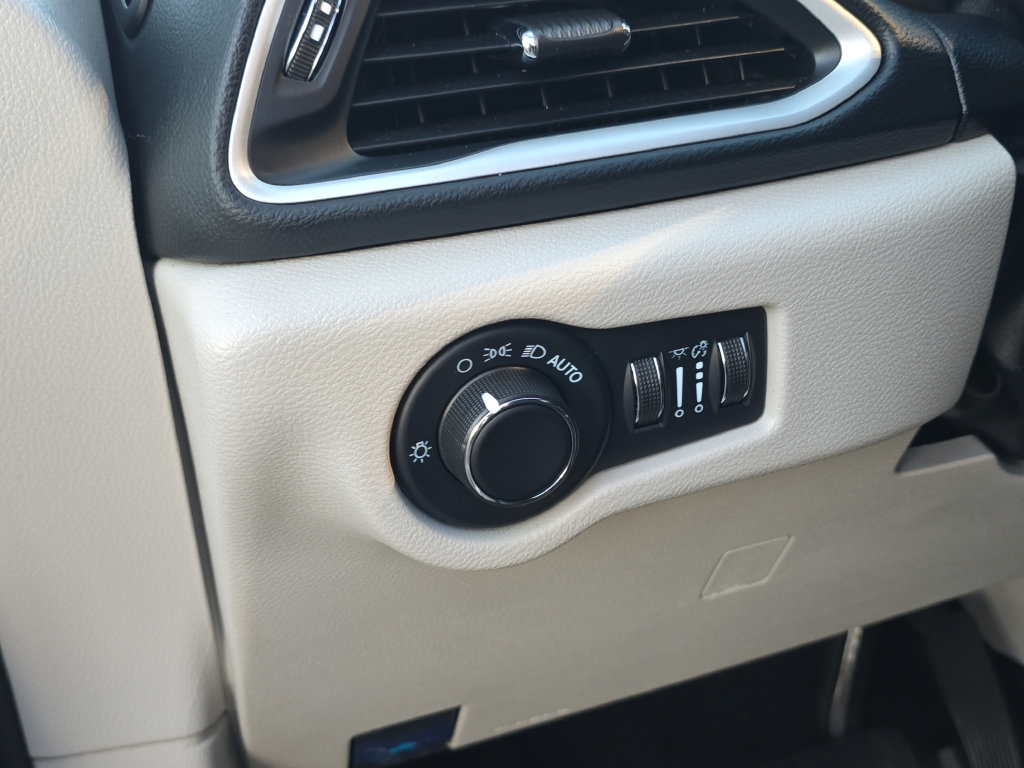 Used 2023 Chrysler Voyager LX FWD image 28