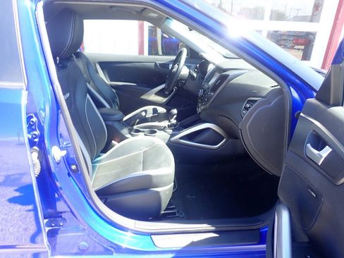 Used 2013 Hyundai Veloster Turbo FWD image 18