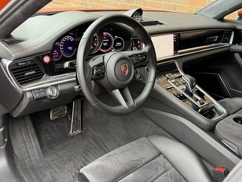 Used 2023 Porsche Panamera GTS image 4
