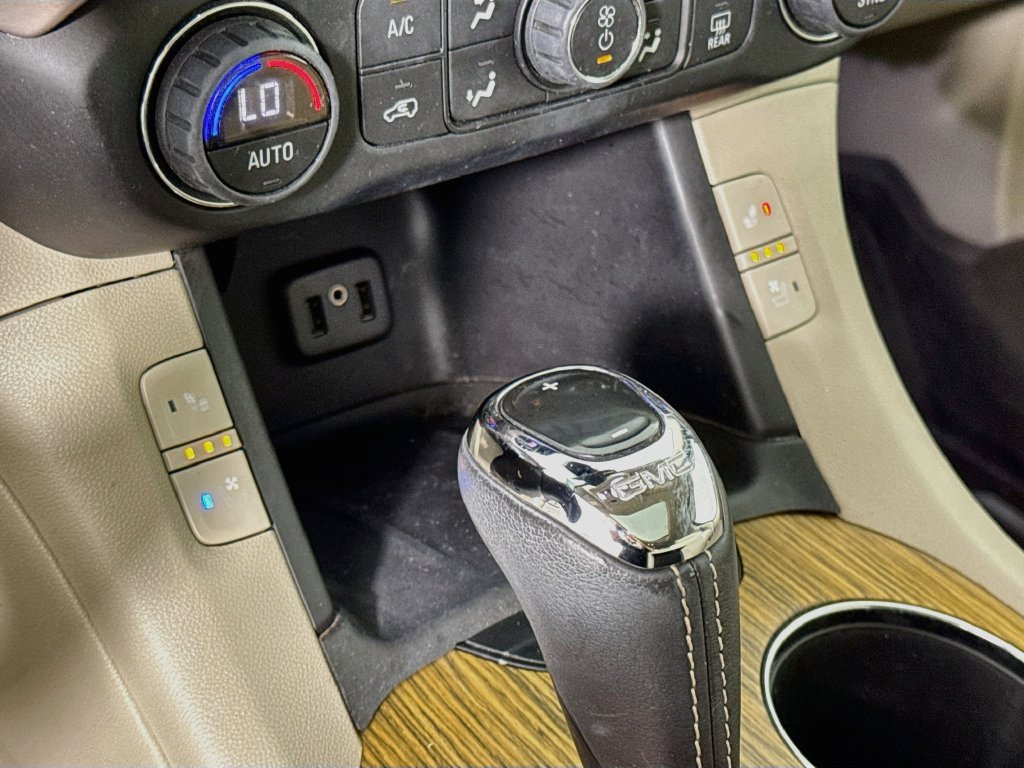Used 2017 GMC Acadia Denali w/ Technology Package FWD image 21