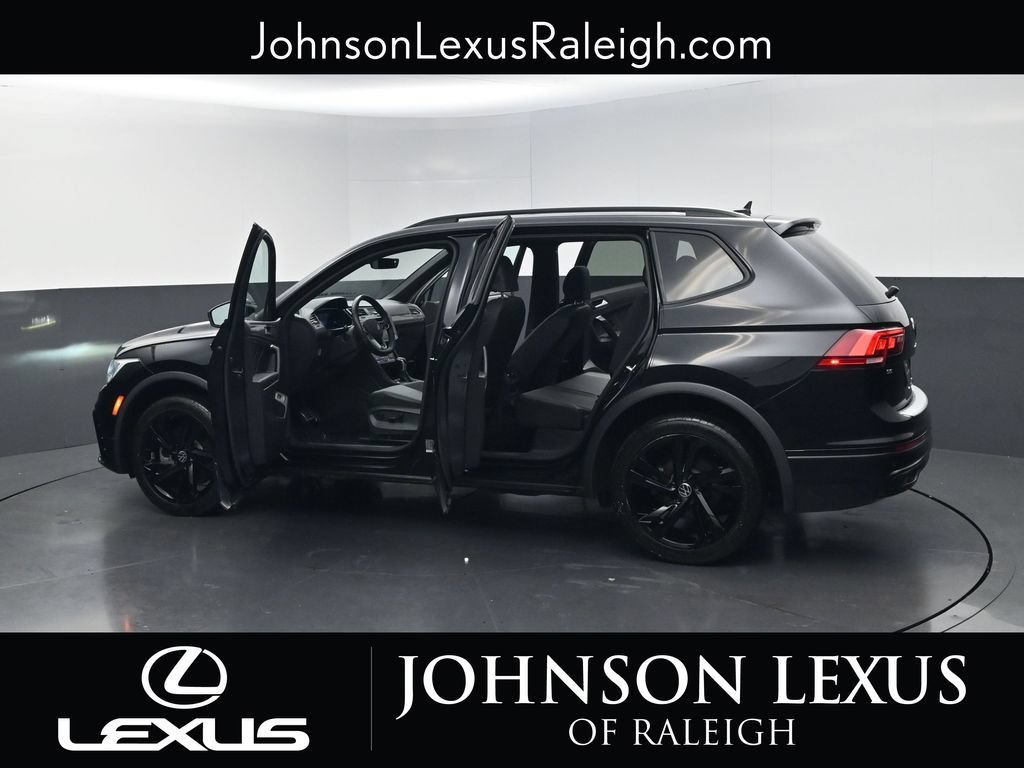 Used 2024 Volkswagen Tiguan SE R-Line FWD image 33