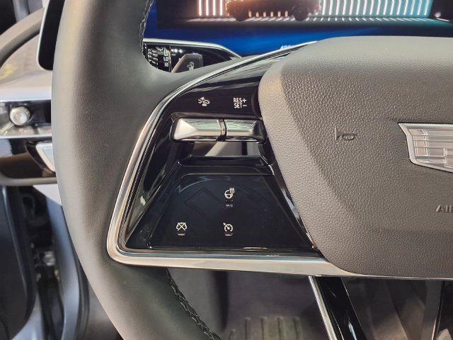 Used 2025 Cadillac Lyriq Luxury RWD image 7