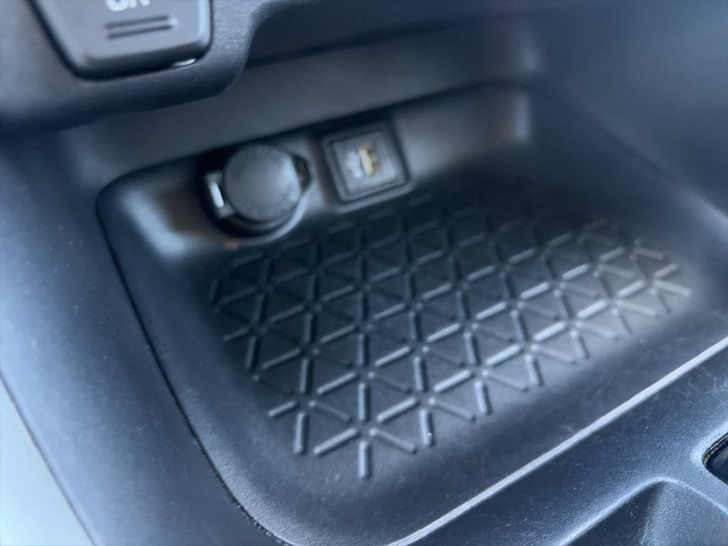 Used 2025 Toyota RAV4 XLE FWD image 23