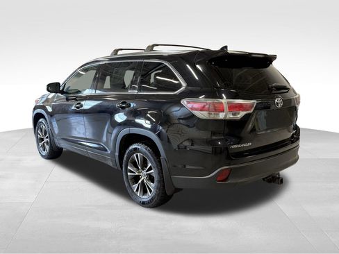 Used 2016 Toyota Highlander XLE image 3