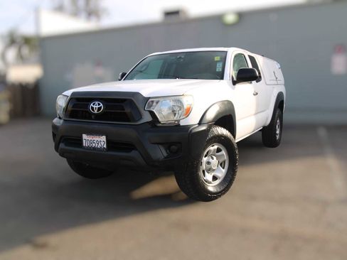 Used 2015 Toyota Tacoma PreRunner image 27