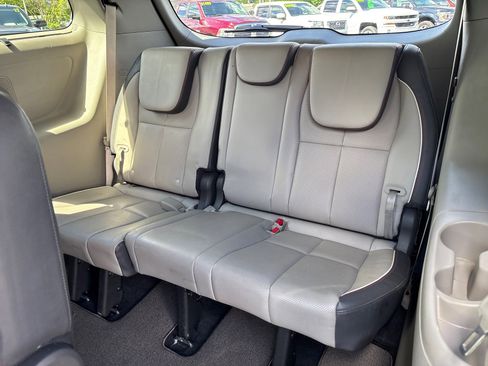 Used 2018 Kia Sedona LX w/ LX Essentials Premium Package FWD image 14