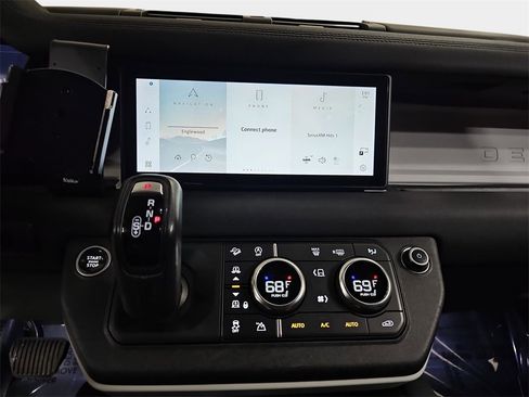 Used 2020 Land Rover Defender 110 First Edition image 22