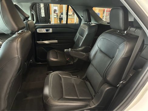 Certified 2023 Ford Explorer Limited w/ Limited Technology Package image 30