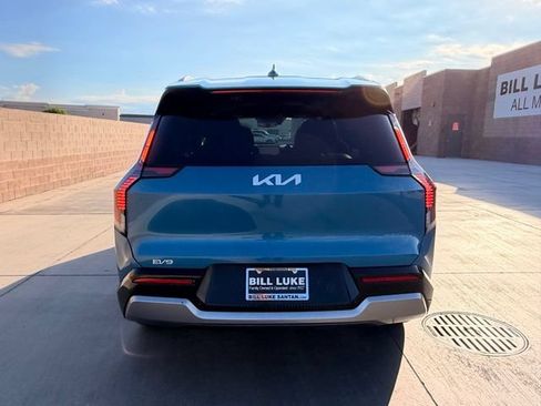 Used 2024 Kia EV9 Land AWD/4WD image 8