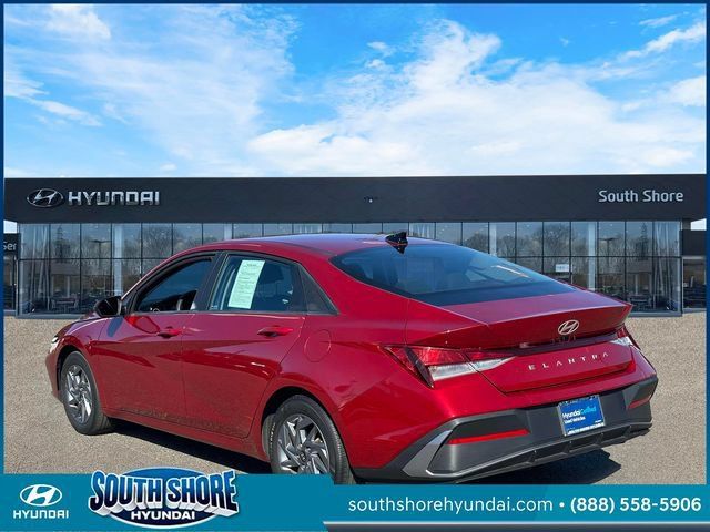 Certified 2024 Hyundai Elantra SEL FWD image 8