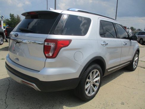 Used 2017 Ford Explorer Limited w/ Equipment Group 301A FWD image 7