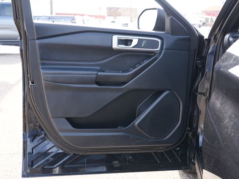 Used 2020 Ford Explorer XLT w/ Equipment Group 202A image 16