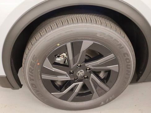 New 2026 Toyota C-HR image 7