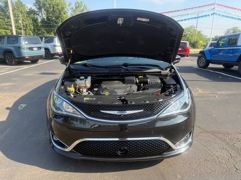 Used 2020 Chrysler Pacifica Touring w/ Advanced Safetytec Group FWD image 57
