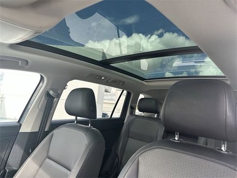 Used 2020 Volkswagen Tiguan SEL image 16