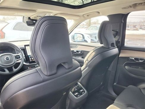Certified 2025 Volvo XC90 B6 Plus image 28