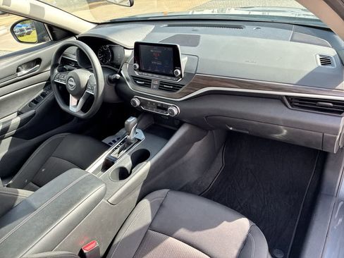 Used 2025 Nissan Altima 2.5 SV FWD image 27