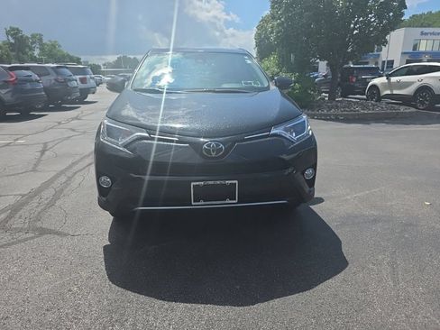Used 2018 Toyota RAV4 XLE AWD/4WD image 2
