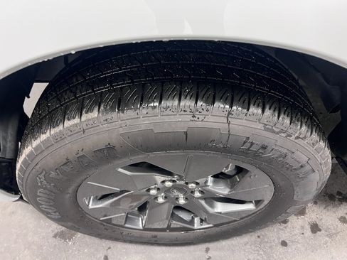 Used 2024 Ford F150 Lightning Lariat image 12