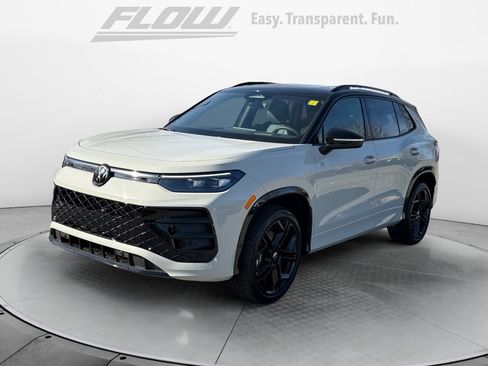 New 2026 Volkswagen Tiguan SE R-Line image 3