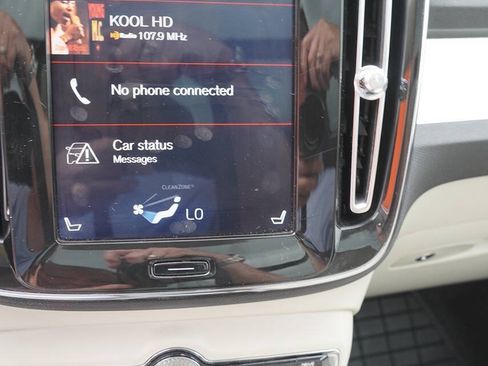 Used 2019 Volvo XC40 T5 Momentum AWD/4WD image 21