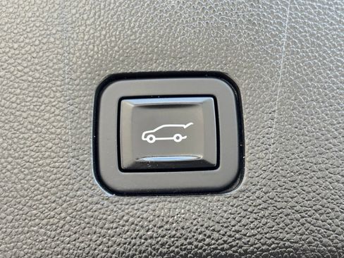 Used 2019 Chevrolet Traverse LT w/ LT Premium Package AWD/4WD image 11